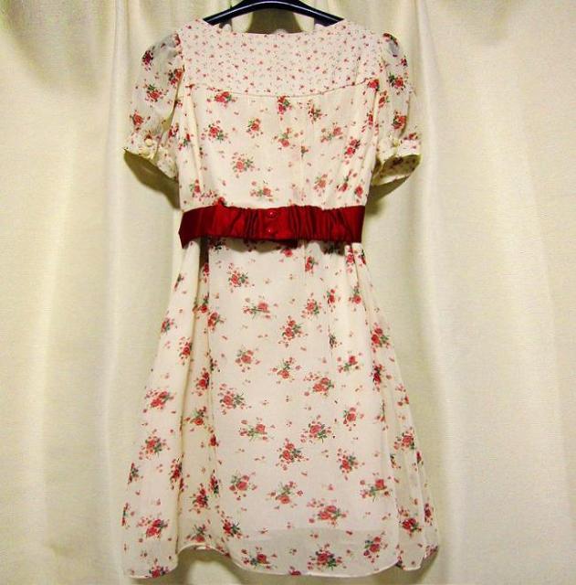 新品 フェルゥ Feroux リボンゴムベルト フラワー 花柄 フレア ワンピース S < ブランド 新品 フェルゥ Feroux リボンゴムベルト フラワー 花柄 フレア ワンピース S < ブランドの