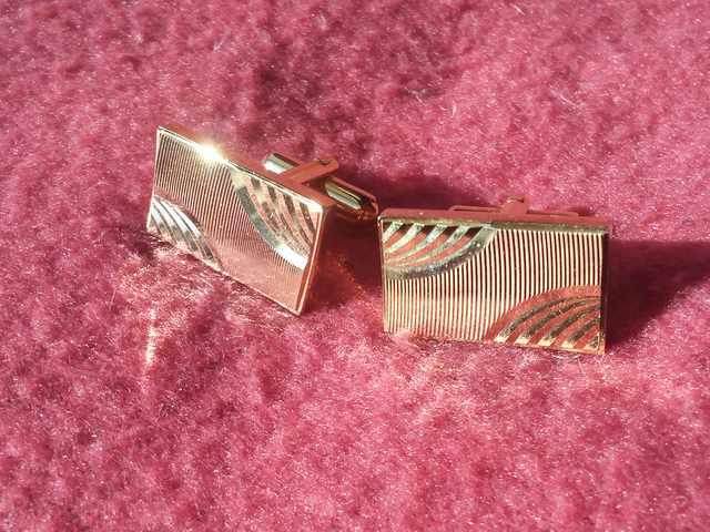 ☆中古品☆【薄ゴールドカラーのシャープ カフス】ビジネスにピッタリ! < 男性アクセサリー/時計 ☆中古品☆【薄ゴールドカラーのシャープ カフス】ビジネスにピッタリ! < 男性アクセサリー/時計の