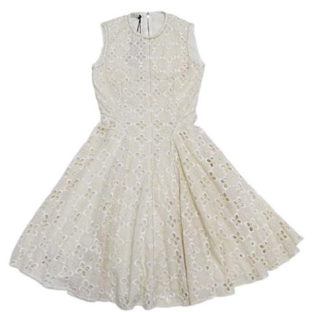 新品ミュウミュウmiu miu贅沢な刺繍生地フレアワンピース38キ < ブランド 新品ミュウミュウmiu miu贅沢な刺繍生地フレアワンピース38キ < ブランドの