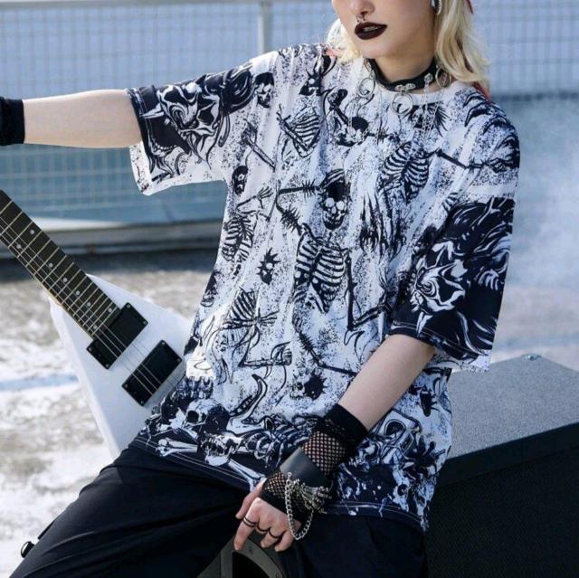 ROMWE★新品★男女兼用スケルトンフルプリント半袖T/L < 男性ファッション  ROMWE★新品★男女兼用スケルトンフルプリント半袖T/L  < 男性ファッションの