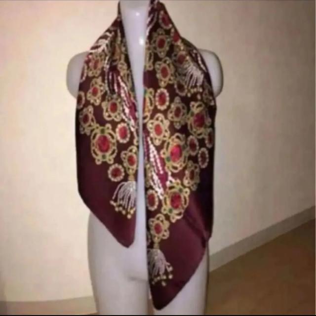 シャネル シルクスカーフ ジュエリー タッセル柄 ボルドー CHANEL CHANEL 宝石柄 シルク 大判 ヴィンテージ < ブランド シャネル シルクスカーフ ジュエリー タッセル柄 ボルドー CHANEL CHANEL 宝石柄 シルク 大判 ヴィンテージ < ブランドの