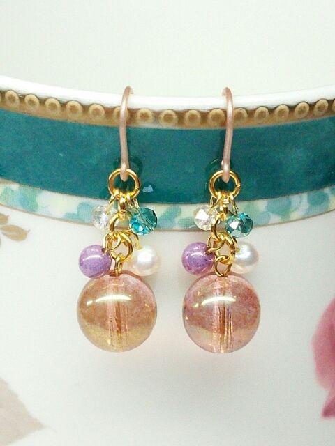 ルージュラウンド淡水パールパープルエメラルドスワロ樹脂フック < 女性アクセサリー/時計  ルージュラウンド淡水パールパープルエメラルドスワロ樹脂フック < 女性アクセサリー/時計の