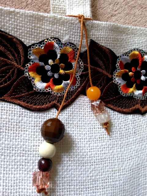 麻 ジュート トートバッグ◆スパンコール チャーム◆ホワイト < 女性ファッション  麻 ジュート トートバッグ◆スパンコール チャーム◆ホワイト < 女性ファッションの