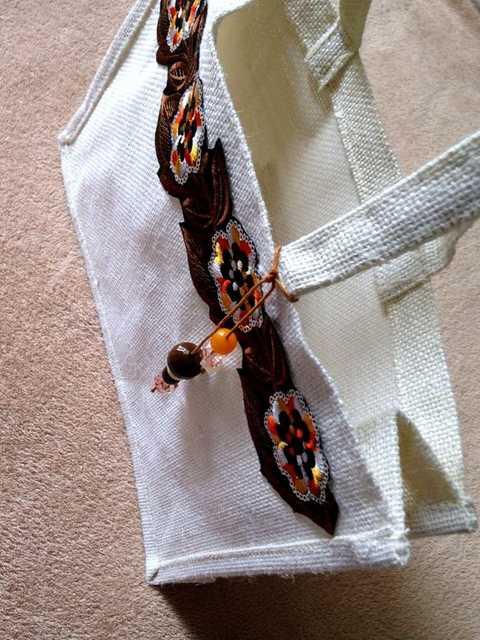 麻 ジュート トートバッグ◆スパンコール チャーム◆ホワイト < 女性ファッション  麻 ジュート トートバッグ◆スパンコール チャーム◆ホワイト < 女性ファッションの