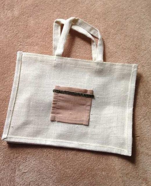 麻 ジュート トートバッグ◆スパンコール チャーム◆ホワイト < 女性ファッション  麻 ジュート トートバッグ◆スパンコール チャーム◆ホワイト < 女性ファッションの