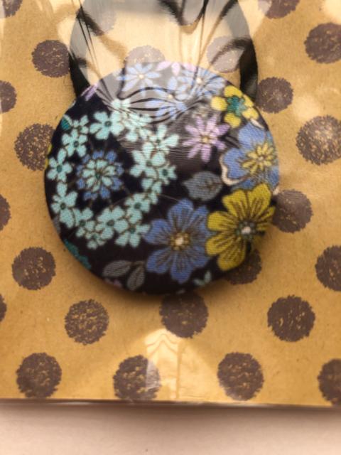 ハンドメイド ヘアゴム 特大 くるみボタン ブルーのお花♪ 青 < 女性ファッション  ハンドメイド ヘアゴム 特大 くるみボタン ブルーのお花♪ 青 < 女性ファッションの
