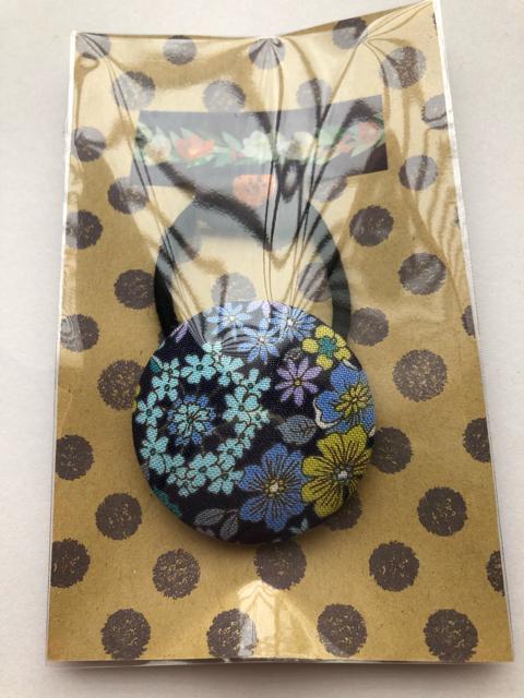 ハンドメイド ヘアゴム 特大 くるみボタン ブルーのお花♪ 青 < 女性ファッション  ハンドメイド ヘアゴム 特大 くるみボタン ブルーのお花♪ 青 < 女性ファッションの