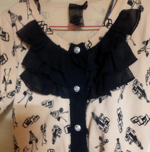 ベージュピンク 黒フリル ショッピングピープル柄プリント 半袖カーディガン S < 女性ファッション  ベージュピンク 黒フリル ショッピングピープル柄プリント 半袖カーディガン S < 女性ファッションの