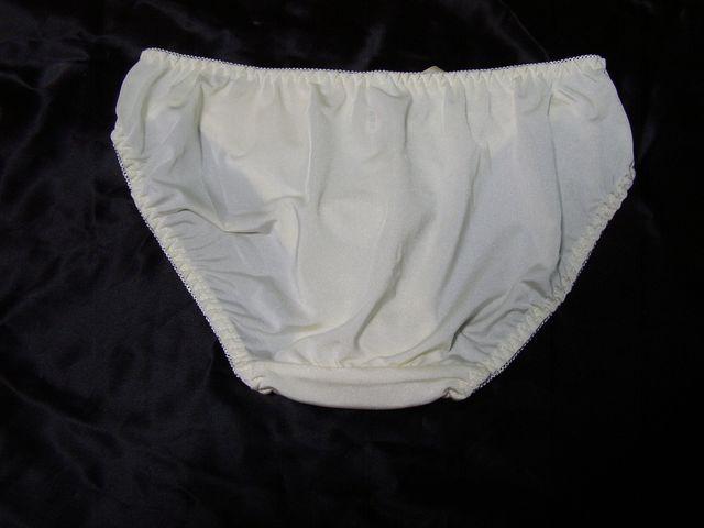 光沢ストライプとリボン使いD70Mワイヤー入り < 女性ファッション  光沢ストライプとリボン使いD70Mワイヤー入り < 女性ファッションの