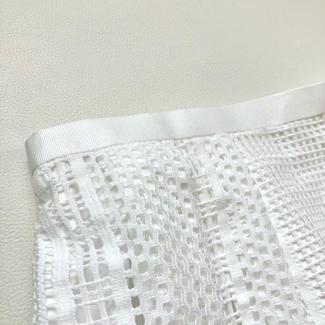 ◆極美品◆ケティシェリー◆ホワイトレース膝丈フレアスカート◆タック入◆M < 女性ファッション  ◆極美品◆ケティシェリー◆ホワイトレース膝丈フレアスカート◆タック入◆M < 女性ファッションの