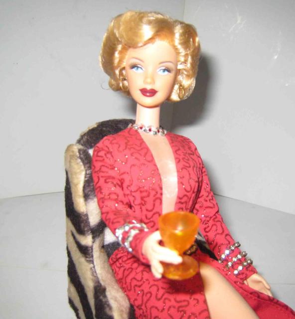 マリリン・モンロー 赤いロングドレスの バービー人形 USED < ホビー マリリン・モンロー 赤いロングドレスの バービー人形 USED < ホビーの