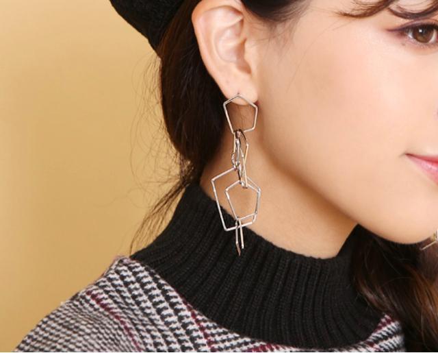 ランダムペンタゴンピアス < 女性アクセサリー/時計  ランダムペンタゴンピアス < 女性アクセサリー/時計の