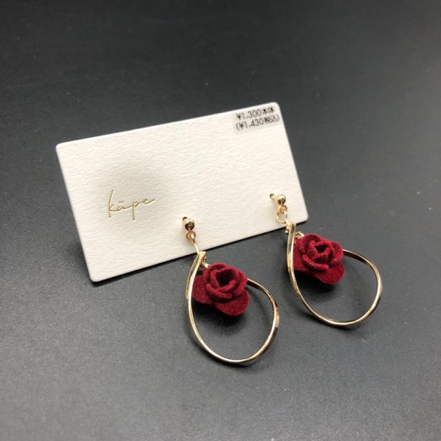 即決 新品 未使用 花柄 ピアス < 女性アクセサリー/時計  即決 新品 未使用 花柄 ピアス  < 女性アクセサリー/時計の