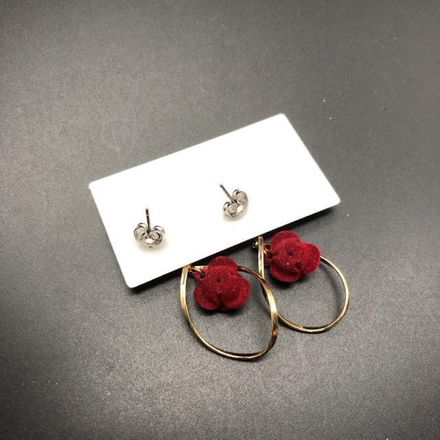 即決 新品 未使用 花柄 ピアス < 女性アクセサリー/時計  即決 新品 未使用 花柄 ピアス < 女性アクセサリー/時計の