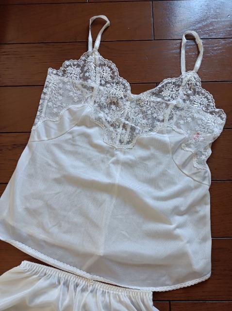 Triumph★キャミソール&ペチコート2点セット★豪華レース★素敵綺麗★新品同様★トリンプ★お得に★ < 女性ファッション  Triumph★キャミソール&ペチコート2点セット★豪華レース★素敵綺麗★新品同様★トリンプ★お得に★ < 女性ファッションの