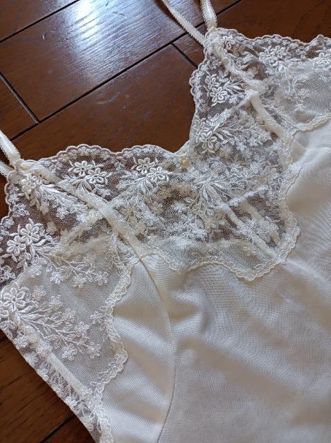 Triumph★キャミソール&ペチコート2点セット★豪華レース★素敵綺麗★新品同様★トリンプ★お得に★ < 女性ファッション  Triumph★キャミソール&ペチコート2点セット★豪華レース★素敵綺麗★新品同様★トリンプ★お得に★ < 女性ファッションの