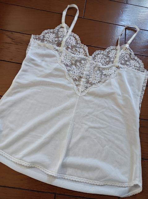 Triumph★キャミソール&ペチコート2点セット★豪華レース★素敵綺麗★新品同様★トリンプ★お得に★ < 女性ファッション  Triumph★キャミソール&ペチコート2点セット★豪華レース★素敵綺麗★新品同様★トリンプ★お得に★ < 女性ファッションの