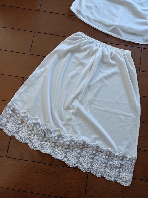 Triumph★キャミソール&ペチコート2点セット★豪華レース★素敵綺麗★新品同様★トリンプ★お得に★ < 女性ファッション  Triumph★キャミソール&ペチコート2点セット★豪華レース★素敵綺麗★新品同様★トリンプ★お得に★ < 女性ファッションの