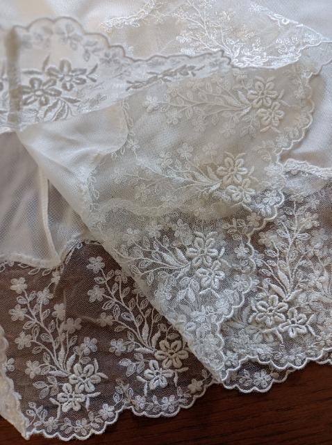 Triumph★キャミソール&ペチコート2点セット★豪華レース★素敵綺麗★新品同様★トリンプ★お得に★ < 女性ファッション  Triumph★キャミソール&ペチコート2点セット★豪華レース★素敵綺麗★新品同様★トリンプ★お得に★ < 女性ファッションの