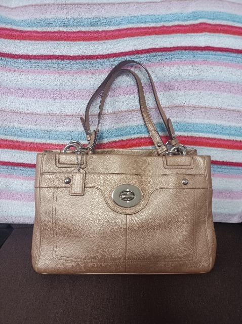 COACH★便利な三ツ口バッグ★肩掛けOK★ブラウンゴールド希少カラー★美品★コーチ★素敵ステキ★ < ブランド COACH★便利な三ツ口バッグ★肩掛けOK★ブラウンゴールド希少カラー★美品★コーチ★素敵ステキ★ < ブランドの