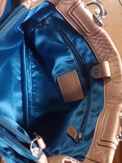 COACH★便利な三ツ口バッグ★肩掛けOK★ブラウンゴールド希少カラー★美品★コーチ★素敵ステキ★ < ブランド COACH★便利な三ツ口バッグ★肩掛けOK★ブラウンゴールド希少カラー★美品★コーチ★素敵ステキ★ < ブランドの