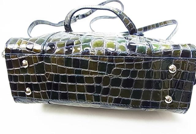 【正規美品】COCCO FIORE(コッコフィオーレ牛革クロコ型押しエナメル加工2WAYハンド&ショルダーバッグ < 女性ファッション 【正規美品】COCCO FIORE(コッコフィオーレ牛革クロコ型押しエナメル加工2WAYハンド&ショルダーバッグ < 女性ファッションの