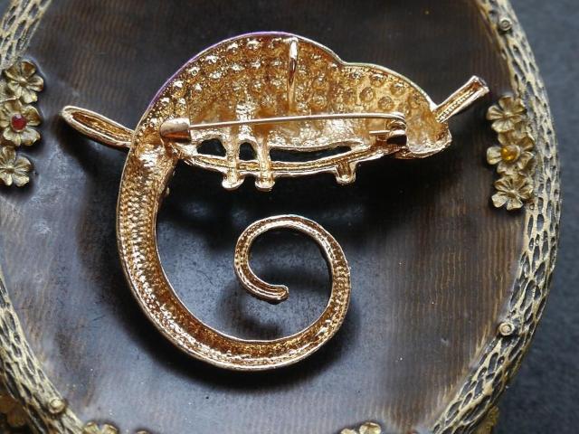 新品アンティーク調MIXカラーストーン カメレオンブローチ ペンダントトップにも クラシック ヴィンテージ風 ヴィクトリアン < 女性アクセサリー/時計  新品アンティーク調MIXカラーストーン カメレオンブローチ ペンダントトップにも クラシック ヴィンテージ風 ヴィクトリアン < 女性アクセサリー/時計の