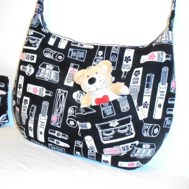 【中サイズ】◆MARY QUANT◆マリークワント・コスメ×黒地◆ファスナーショルダー&ポーチA点セット < 女性ファッション 【中サイズ】◆MARY QUANT◆マリークワント・コスメ×黒地◆ファスナーショルダー&ポーチA点セット < 女性ファッションの