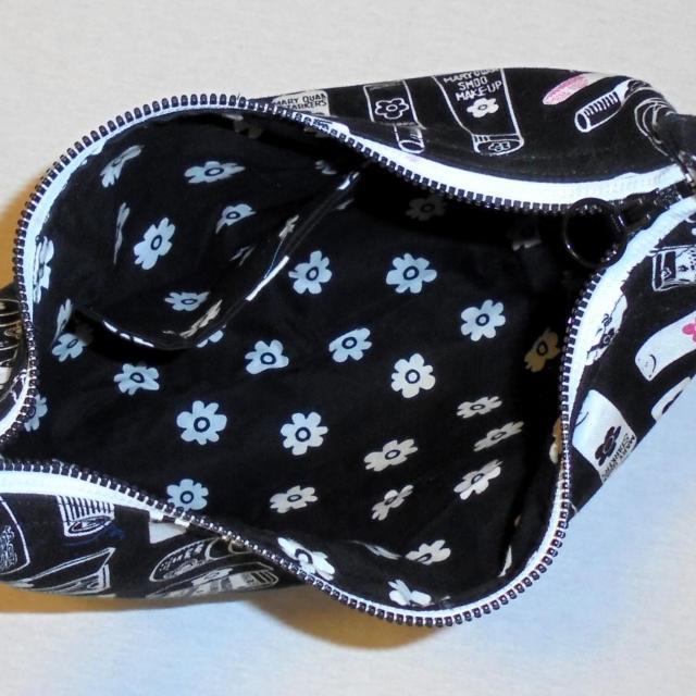 【中サイズ】◆MARY QUANT◆マリークワント・コスメ×黒地◆ファスナーショルダー&ポーチA点セット < 女性ファッション 【中サイズ】◆MARY QUANT◆マリークワント・コスメ×黒地◆ファスナーショルダー&ポーチA点セット < 女性ファッションの