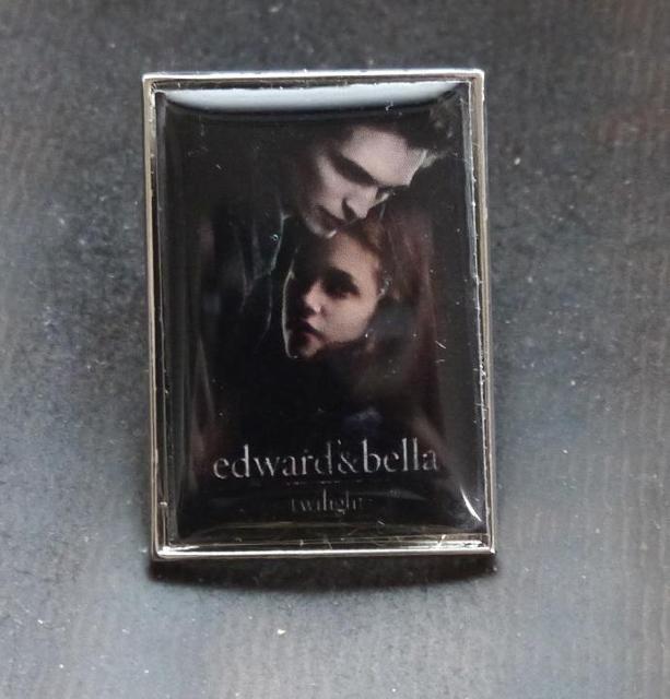 新品 トワイライト 初恋 ピンブローチ ピンバッジ ピンズ < 女性アクセサリー/時計  新品 トワイライト 初恋 ピンブローチ ピンバッジ ピンズ  < 女性アクセサリー/時計の