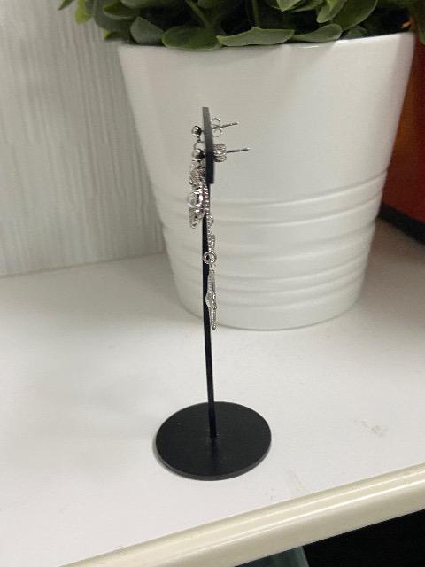 ハンドメイド パールシェルチャームとヒトデのチャームを使用したポストピアス < 女性ファッション  ハンドメイド パールシェルチャームとヒトデのチャームを使用したポストピアス < 女性ファッションの