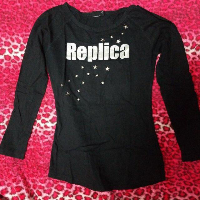 キラキラロゴと星のブラック長袖Tシャツ < 女性ファッション  キラキラロゴと星のブラック長袖Tシャツ  < 女性ファッションの