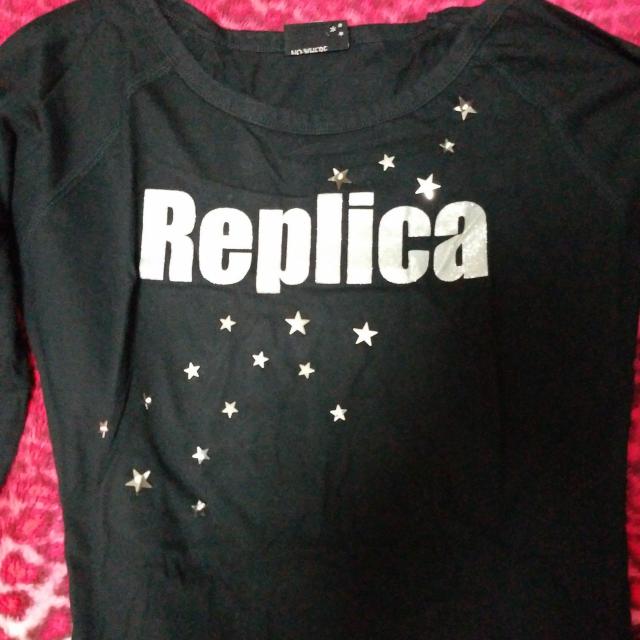 キラキラロゴと星のブラック長袖Tシャツ < 女性ファッション  キラキラロゴと星のブラック長袖Tシャツ < 女性ファッションの