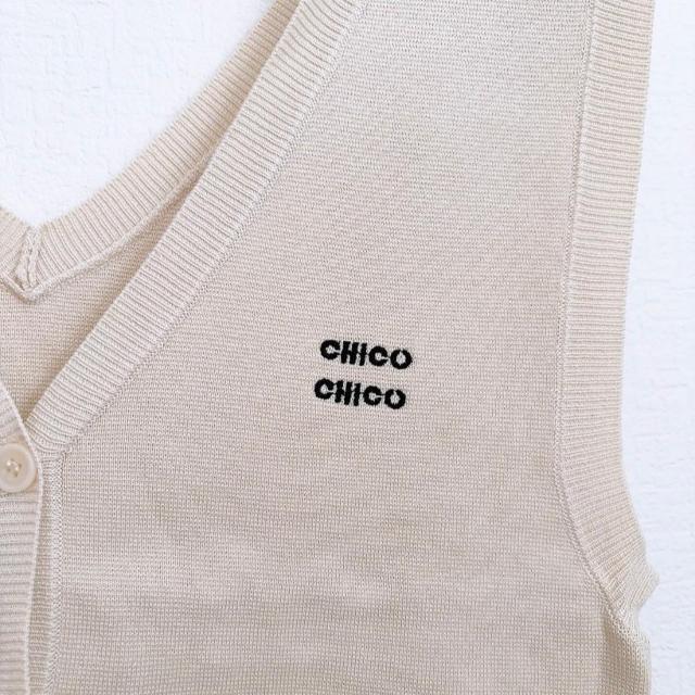 新品!!◆Chico/チコ◆ロゴ刺繍ルーズベスト★ライトベージュF*秋コーデ韓国コーデ♪ < ブランド  新品!!◆Chico/チコ◆ロゴ刺繍ルーズベスト★ライトベージュF*秋コーデ韓国コーデ♪ < ブランドの