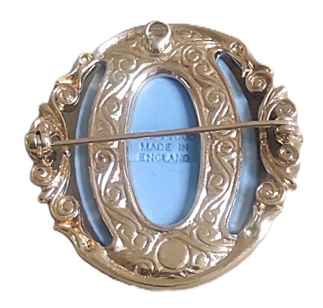 【正規品】ウエッジウッド ジャスパー ブローチ【カラー】 ライトブルー 水色 ゴールド系 MADE IN イングランド製刻印有 < 女性アクセサリー/時計 【正規品】ウエッジウッド ジャスパー ブローチ【カラー】 ライトブルー 水色 ゴールド系 MADE IN イングランド製刻印有 < 女性アクセサリー/時計の