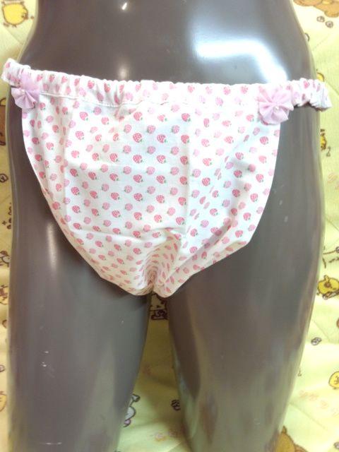 〓ほんのりベージュにイチゴ総柄プリントの手作りパンドルショーツ フリーサイズ〓 < 女性ファッション  〓ほんのりベージュにイチゴ総柄プリントの手作りパンドルショーツ フリーサイズ〓 < 女性ファッションの