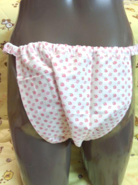 〓ほんのりベージュにイチゴ総柄プリントの手作りパンドルショーツ フリーサイズ〓 < 女性ファッション  〓ほんのりベージュにイチゴ総柄プリントの手作りパンドルショーツ フリーサイズ〓 < 女性ファッションの