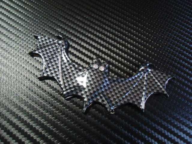 ●BAT MAN コウモリ エンブレム カーボン柄仕様 メタル製 新品! < 自動車/バイク ●BAT MAN コウモリ エンブレム カーボン柄仕様 メタル製 新品! < 自動車/バイク