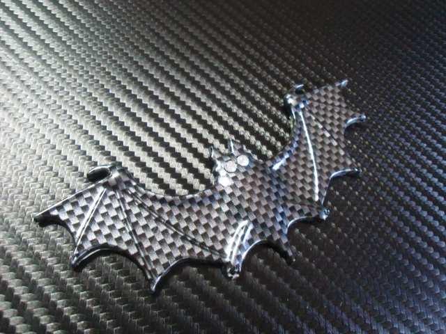 ●BAT MAN コウモリ エンブレム カーボン柄仕様 メタル製 新品! < 自動車/バイク ●BAT MAN コウモリ エンブレム カーボン柄仕様 メタル製 新品! < 自動車/バイク