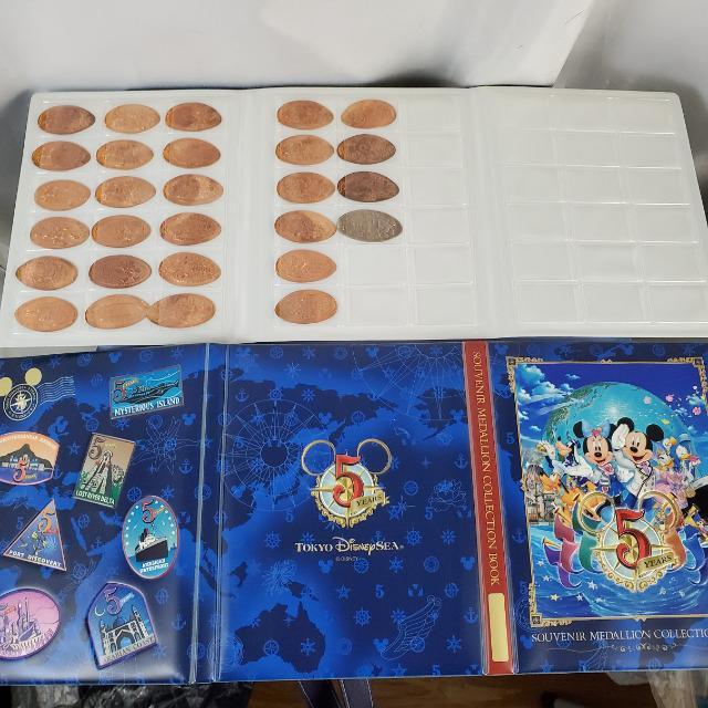 込み★ディズニーランド&シー★メダル73枚&メダルブック2冊★ < アニメ/コミック/キャラクター  込み★ディズニーランド&シー★メダル73枚&メダルブック2冊★ < アニメ/コミック/キャラクターの