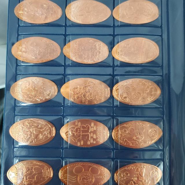 込み★ディズニーランド&シー★メダル73枚&メダルブック2冊★ < アニメ/コミック/キャラクター  込み★ディズニーランド&シー★メダル73枚&メダルブック2冊★ < アニメ/コミック/キャラクターの