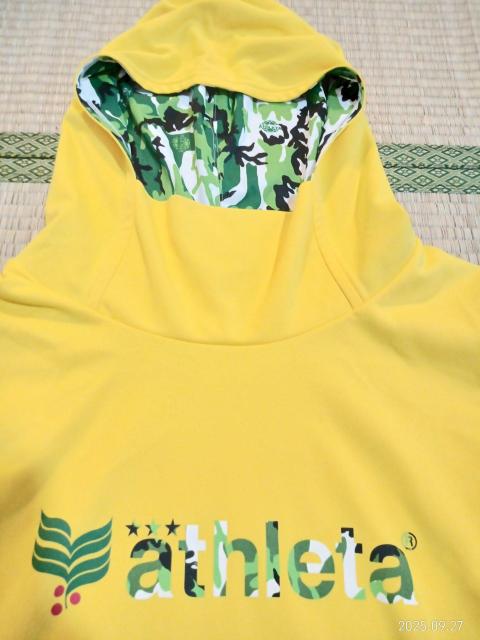 ATHLETA フード付きイエローシャツ М < レジャー/スポーツ  ATHLETA フード付きイエローシャツ М < レジャー/スポーツの