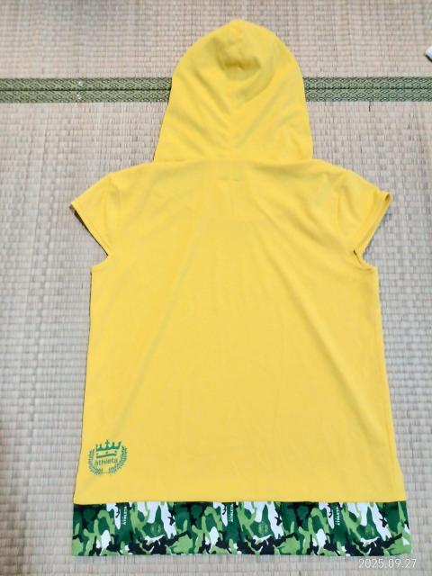 ATHLETA フード付きイエローシャツ М < レジャー/スポーツ  ATHLETA フード付きイエローシャツ М < レジャー/スポーツの