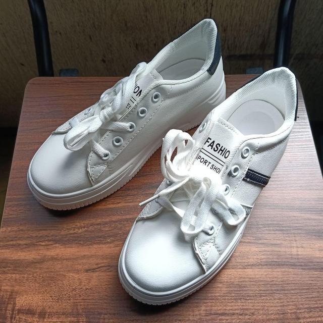 新品 23.5cm レディース スニーカー ホワイト シューズ 靴 カジュアル < 女性ファッション 新品 23.5cm レディース スニーカー ホワイト シューズ 靴 カジュアル < 女性ファッションの