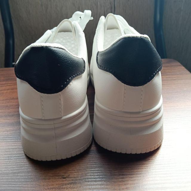 新品 23.5cm レディース スニーカー ホワイト シューズ 靴 カジュアル < 女性ファッション 新品 23.5cm レディース スニーカー ホワイト シューズ 靴 カジュアル < 女性ファッションの