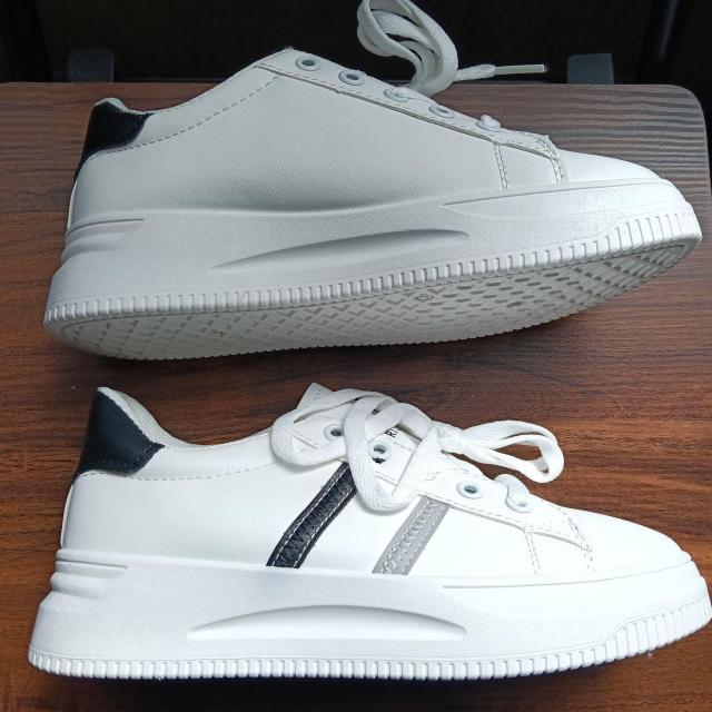 新品 23.5cm レディース スニーカー ホワイト シューズ 靴 カジュアル < 女性ファッション 新品 23.5cm レディース スニーカー ホワイト シューズ 靴 カジュアル < 女性ファッションの