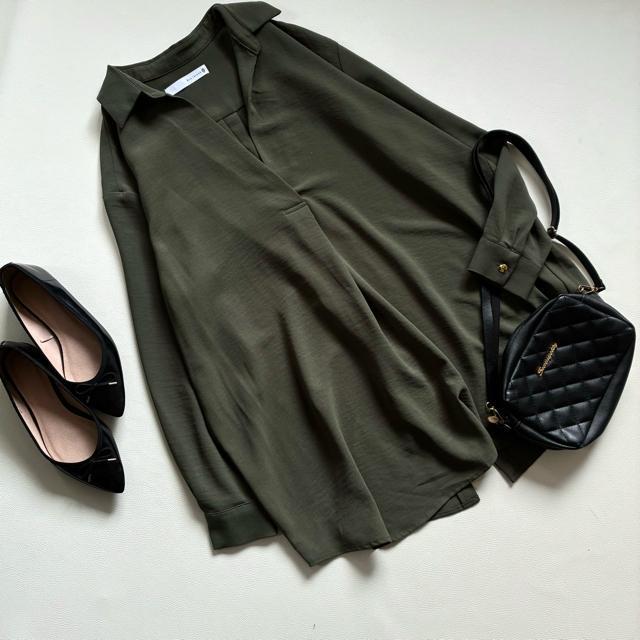 ◆美品◆ブージュルード◆後ろ金ボタンブラウスチュニック◆大きめM◆カーキ◆とろみ < ブランド ◆美品◆ブージュルード◆後ろ金ボタンブラウスチュニック◆大きめM◆カーキ◆とろみ < ブランドの