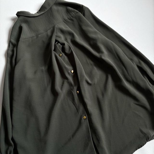 ◆美品◆ブージュルード◆後ろ金ボタンブラウスチュニック◆大きめM◆カーキ◆とろみ < ブランド ◆美品◆ブージュルード◆後ろ金ボタンブラウスチュニック◆大きめM◆カーキ◆とろみ < ブランドの