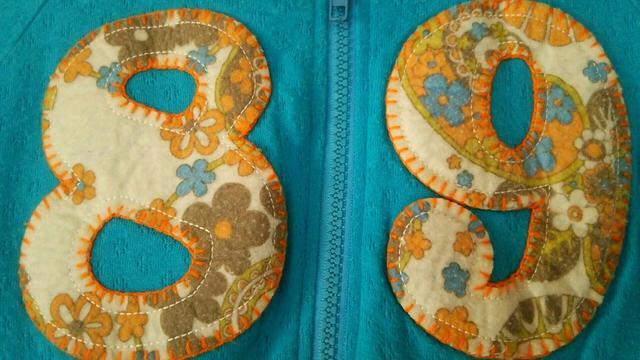 美品花柄 袖*フ−ド*裾ドット柄フリルつきパ−カ−140 < キッズ/ベビー  美品花柄 袖*フ−ド*裾ドット柄フリルつきパ−カ−140 < キッズ/ベビーの