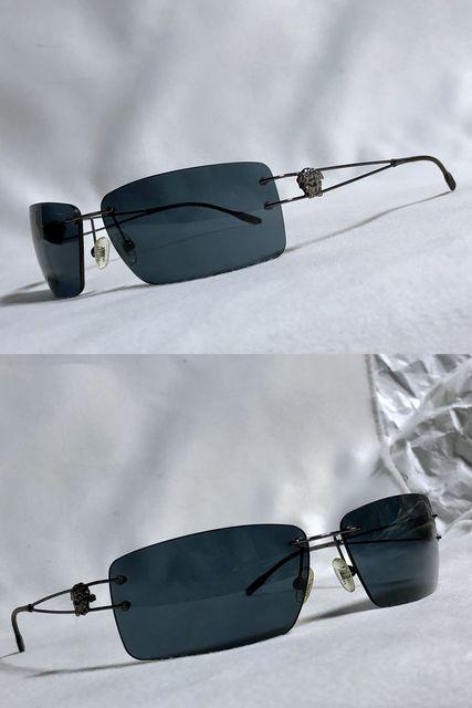 正規美レア VERSACEヴェルサーチ ヴィンテージ メデューサロゴ メタルサングラス黒 ブラックメタリックフレーム 軽量 付属有 < ブランド  正規美レア VERSACEヴェルサーチ ヴィンテージ メデューサロゴ メタルサングラス黒 ブラックメタリックフレーム 軽量 付属有 < ブランドの